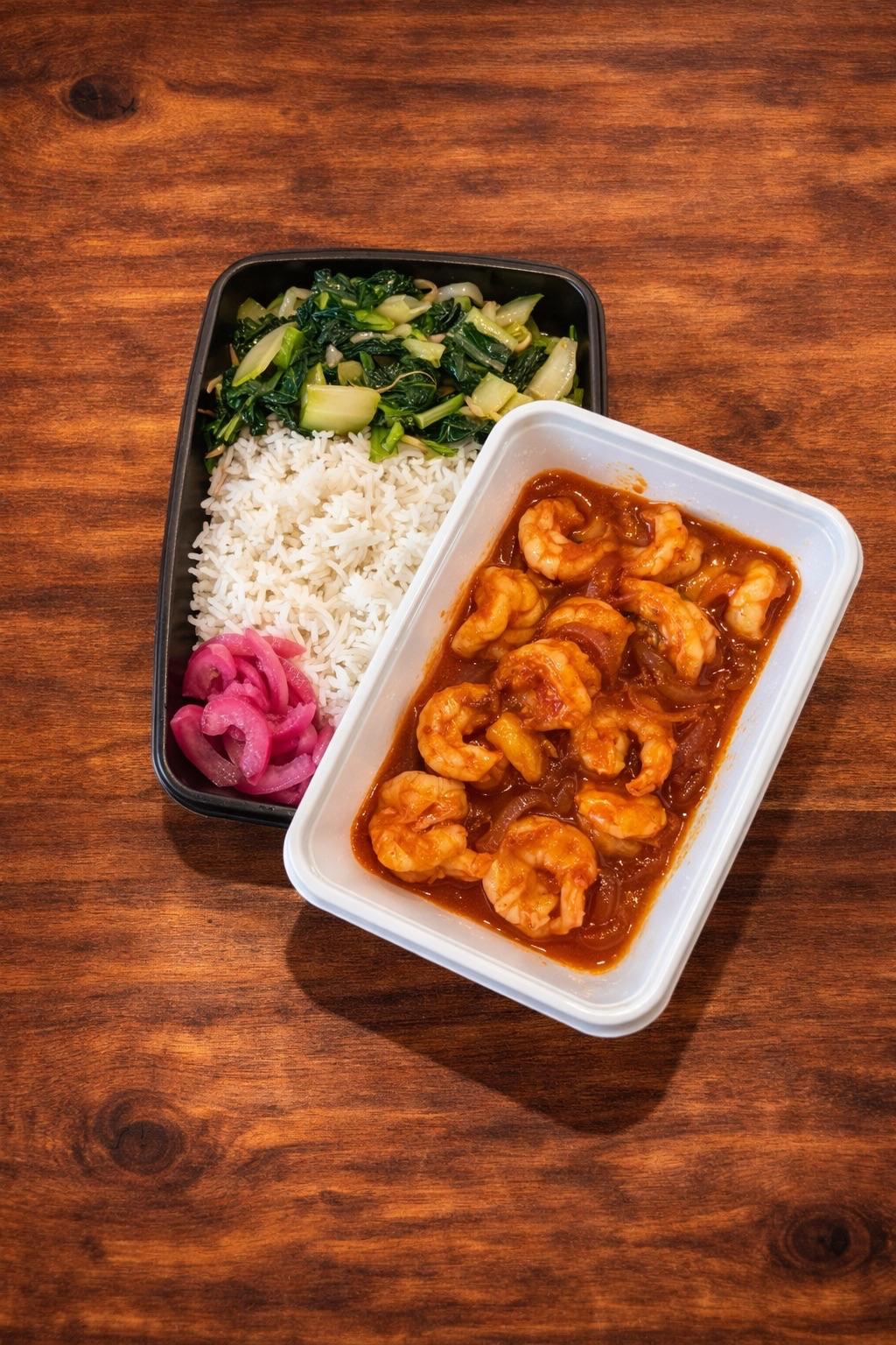 Maaltijdbox met kip, snijbonen en plantain